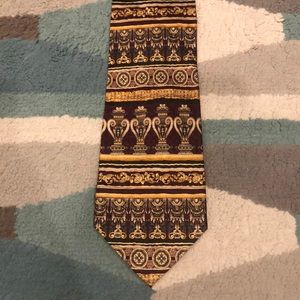 Men’s tie.